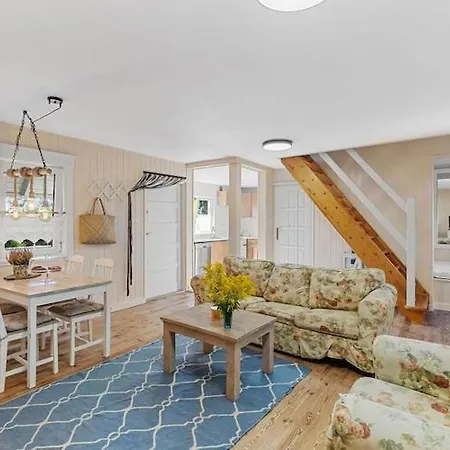 Large And Comfortable With A Terrace Боболин