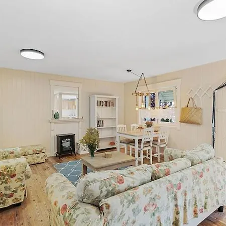 Large And Comfortable With A Terrace *